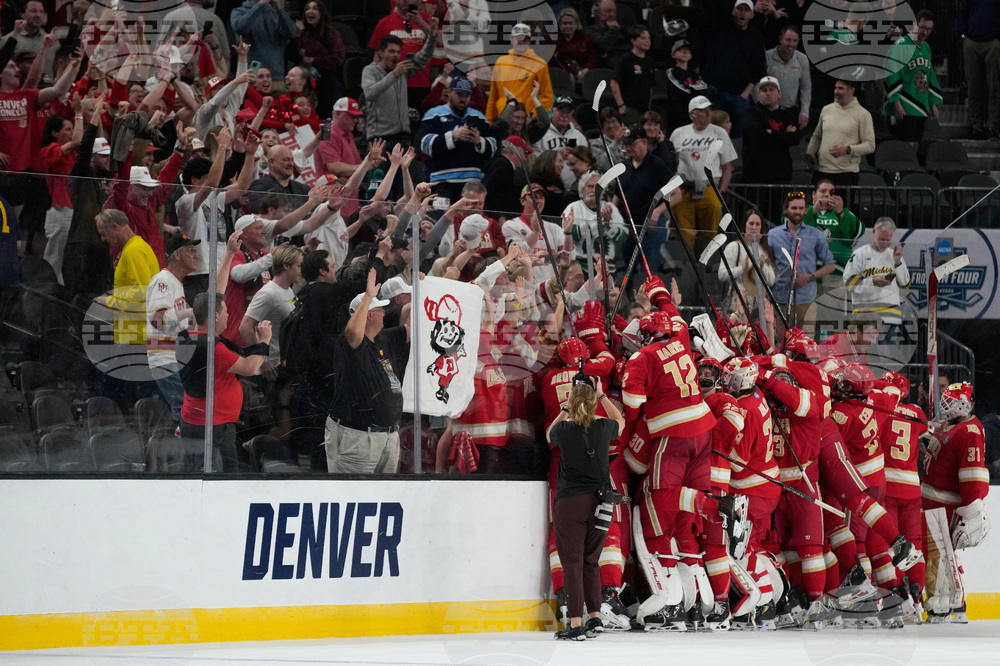 NCAA Michigan Denver Hockey