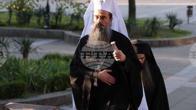 На днешния ден да се поклоним пред Кръста и да приемем от сърце жертвата, която Господ направи за нас, каза патриарх Даниил 