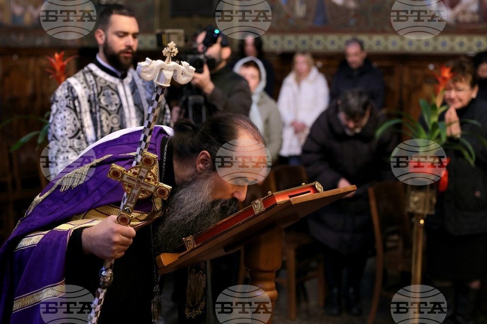 Последование за Царските часове - патриарх Даниил