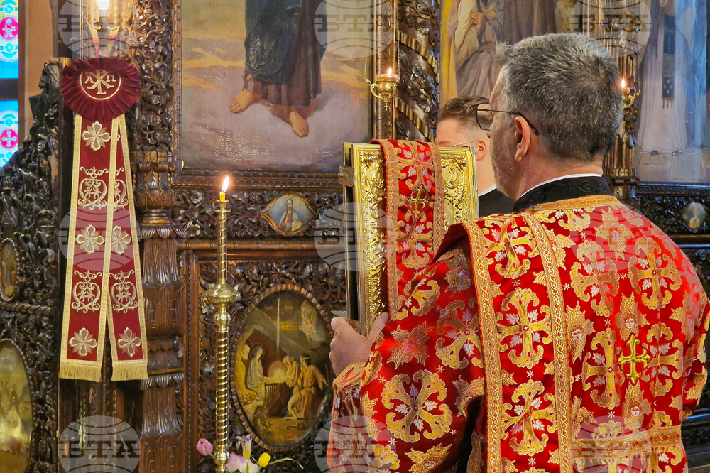 Стара Загора - храм „Св. Димитър“ - изнасяне на плащаница