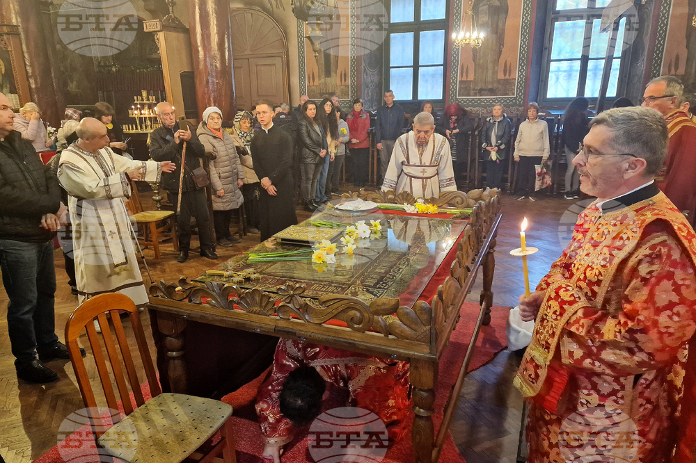 Стара Загора - храм „Св. Димитър“ - изнасяне на плащаница