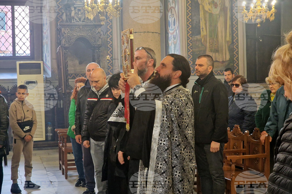 Пазарджик - храм „Свето успение Богородично“- Разпети петък