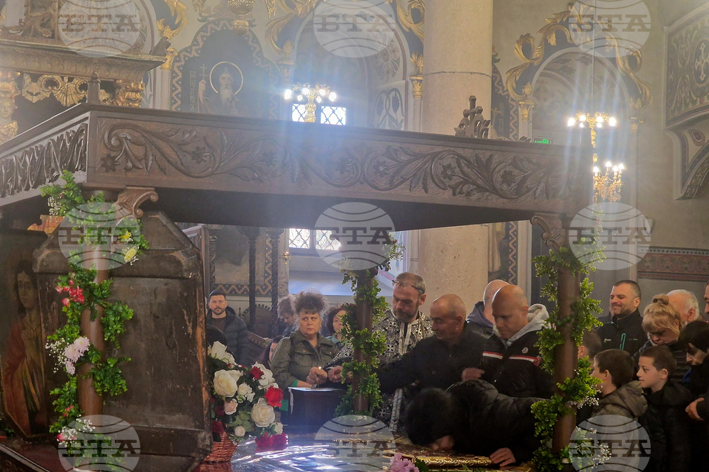 Пазарджик - храм „Свето успение Богородично“- Разпети петък