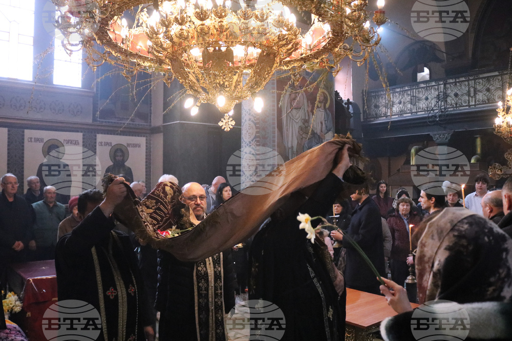 Добрич - храм „Св. Троица“ - Разпети петък - служба