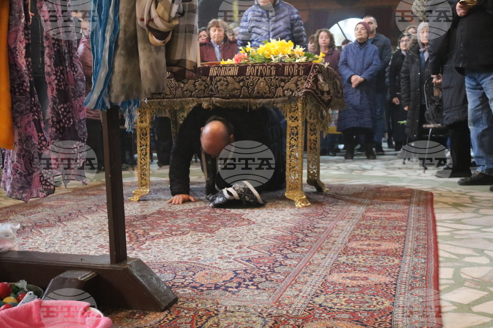 Добрич - храм „Св. Троица“ - Разпети петък - служба