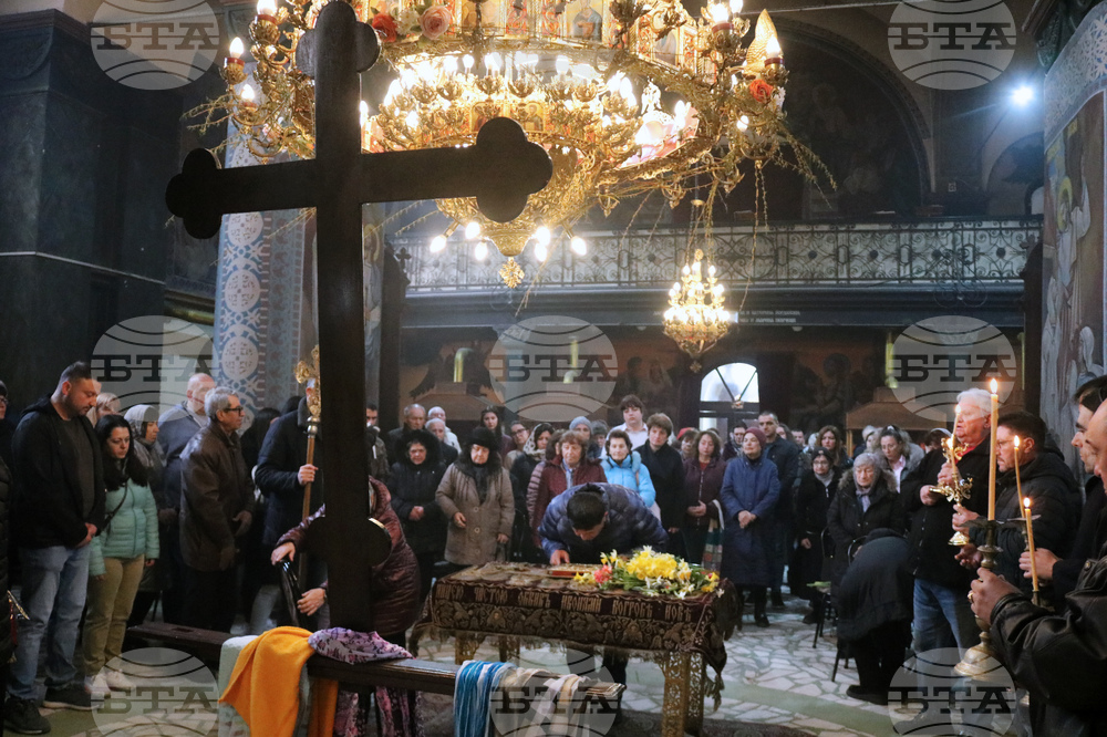 Добрич - храм „Св. Троица“ - Разпети петък - служба