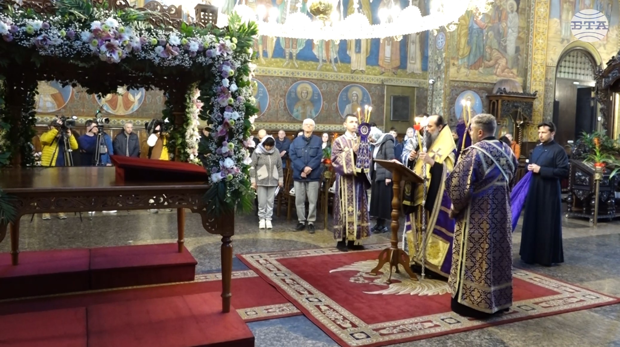 На днешния ден да се поклоним пред Кръста и да приемем от сърце жертвата, която Господ направи за нас, каза патриарх Даниил