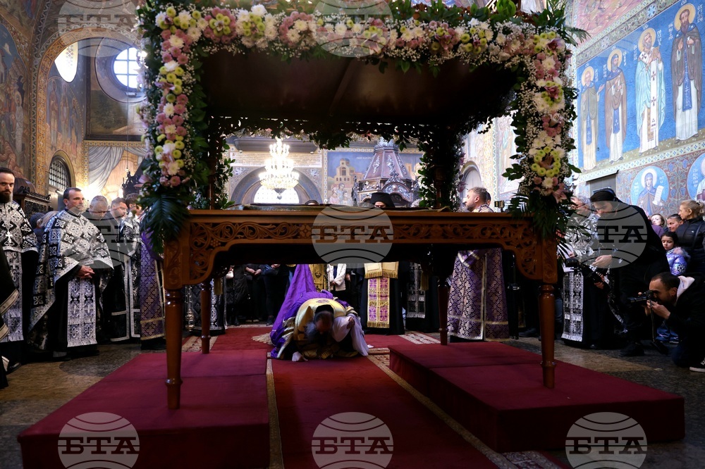 Последование за Царските часове - патриарх Даниил