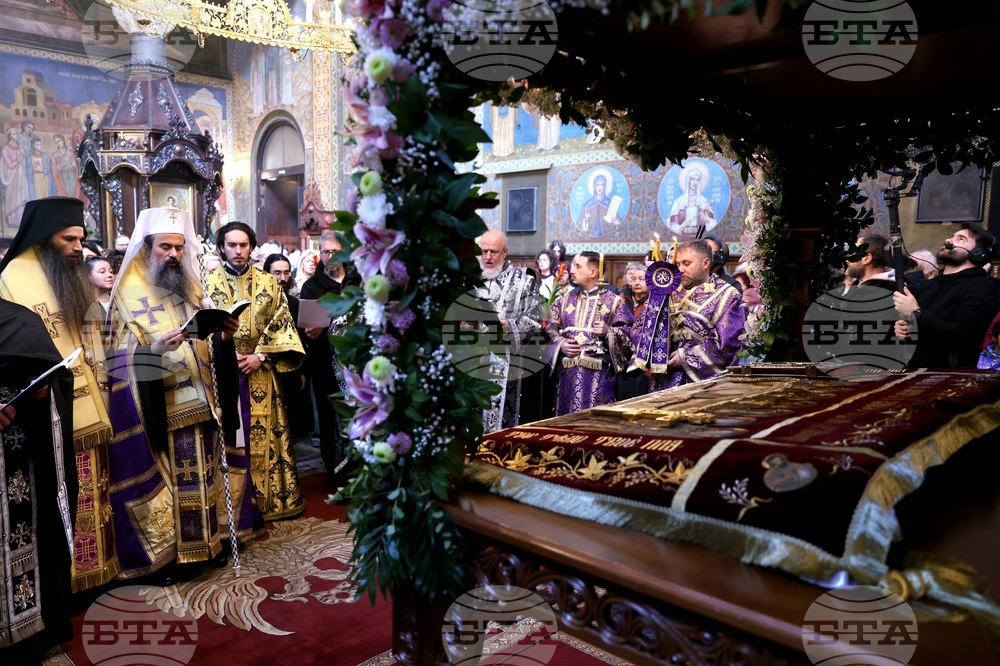 Последование за Царските часове - патриарх Даниил