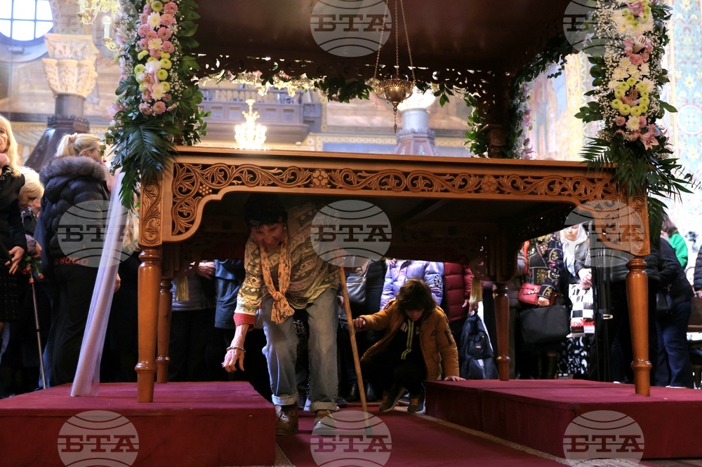 Последование за Царските часове - храм „Св. великомъченица Неделя“