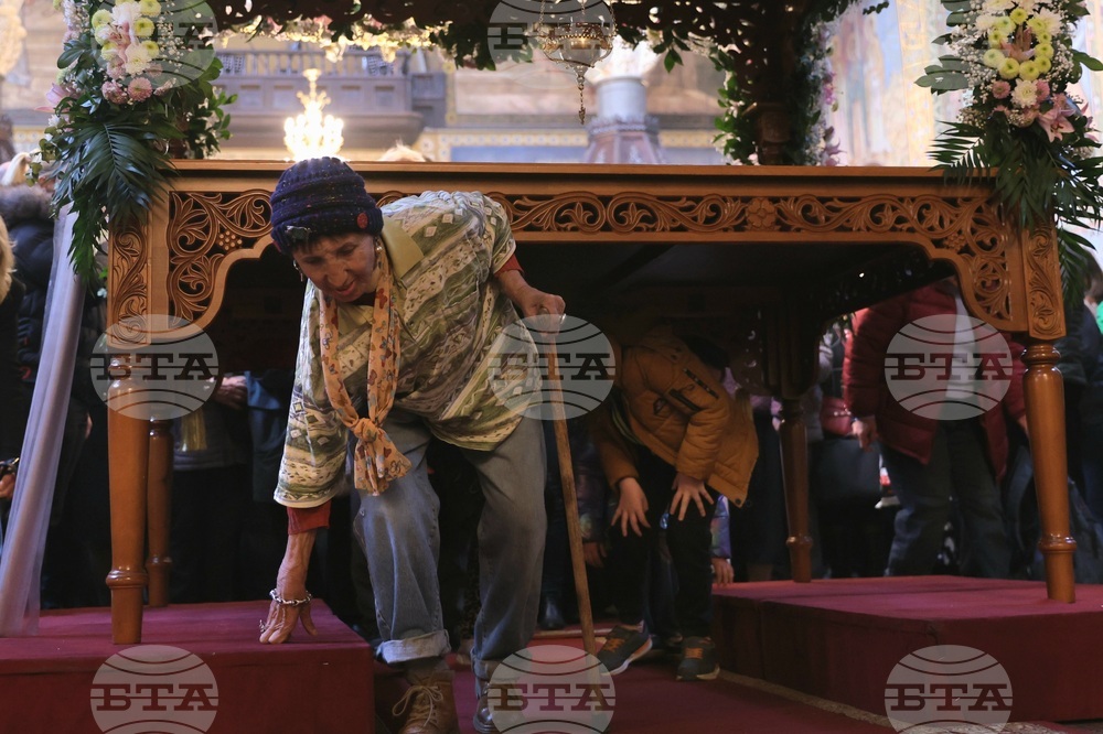 Последование за Царските часове - храм „Св. великомъченица Неделя“