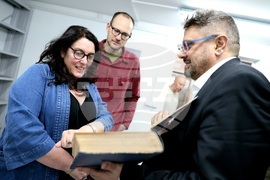 Бетани Хюз - посещение в архивите на БТА