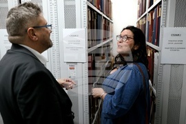 Бетани Хюз - посещение в архивите на БТА