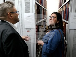 Бетани Хюз - посещение в архивите на БТА