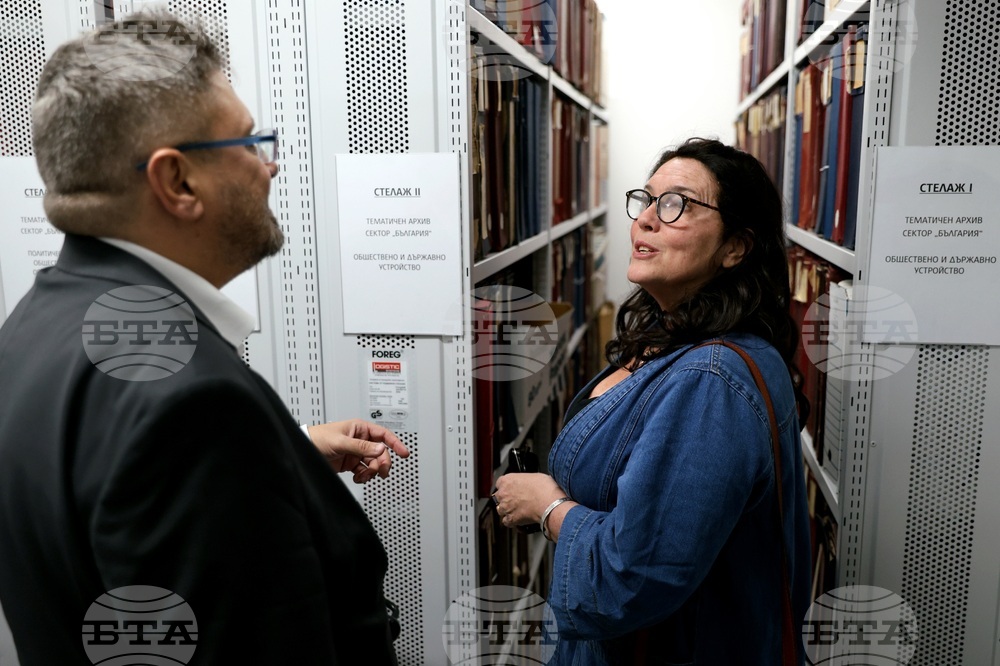 Бетани Хюз - посещение в архивите на БТА