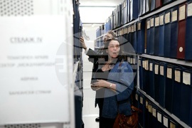 Бетани Хюз - посещение в архивите на БТА