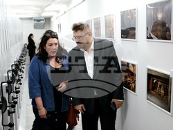 Бетани Хюз - посещение в архивите на БТА