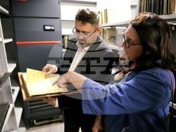 Бетани Хюз - посещение в архивите на БТА