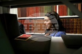 Бетани Хюз - посещение в архивите на БТА