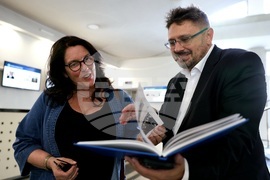 Бетани Хюз - посещение в архивите на БТА