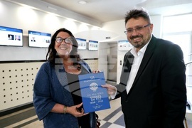 Бетани Хюз - посещение в архивите на БТА