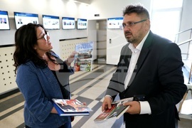 Бетани Хюз - посещение в архивите на БТА