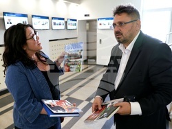 Бетани Хюз - посещение в архивите на БТА