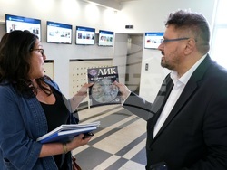 Бетани Хюз - посещение в архивите на БТА