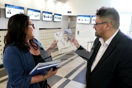 Бетани Хюз - посещение в архивите на БТА