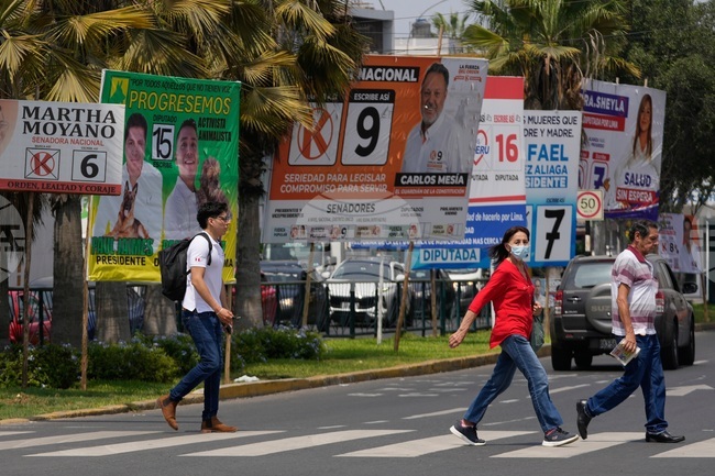 Перуанците започнаха да гласуват за деветия си президент за 10 години