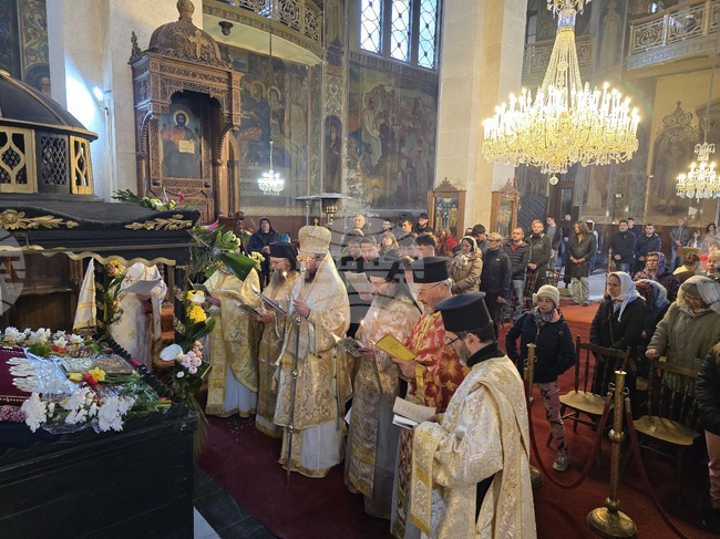 На Велики петък съпреживяваме смъртта Христова с надежда за вечен живот, каза видинският митрополит Пахомий