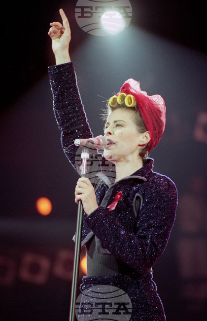 Славата е като валутата - има и върхове, и спадове, казва певицата Лиса Стенсфийлд, която днес чества 60-годишнината си