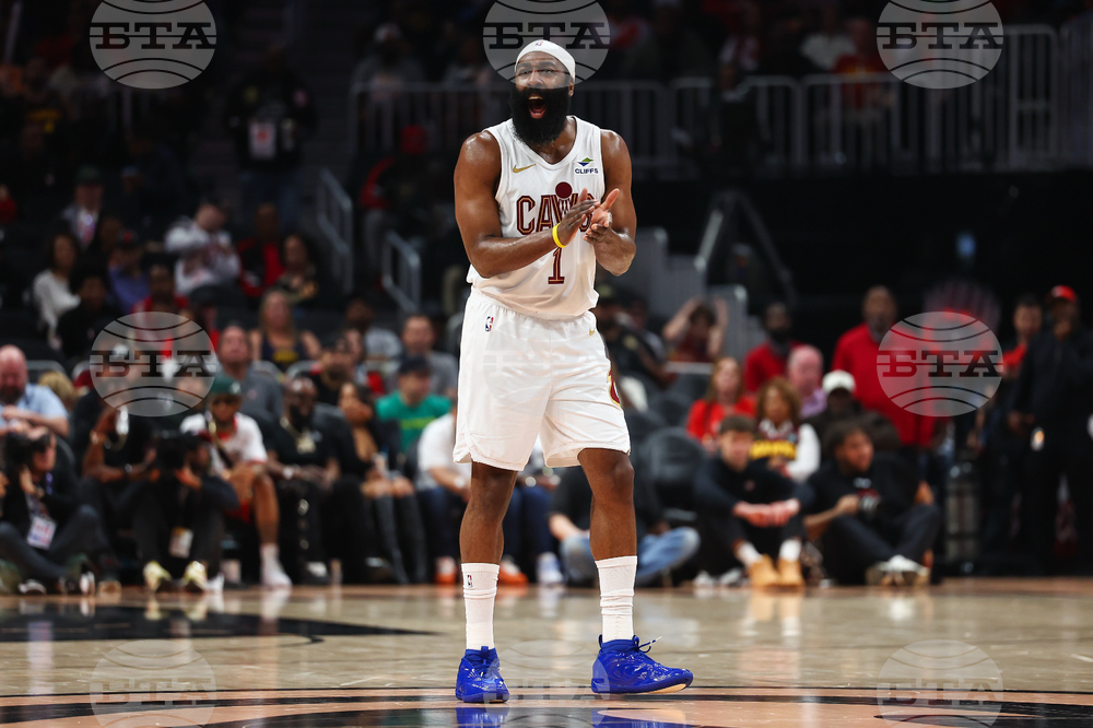 Cavaliers Hawks Basketball