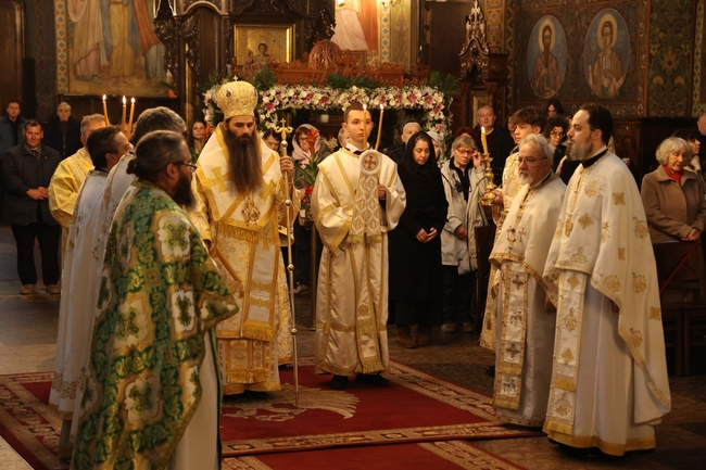 Василиева света литургия отслужи Браницкият епископ Йоан в митрополитския катедрален храм „Св. великомъченица Неделя“
