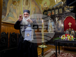 Синодален параклис „Св. цар Борис-Михаил“ - Благодатният огън