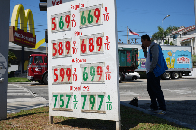 Защо бензинът в САЩ е много по-евтин от този в Европа и Азия?