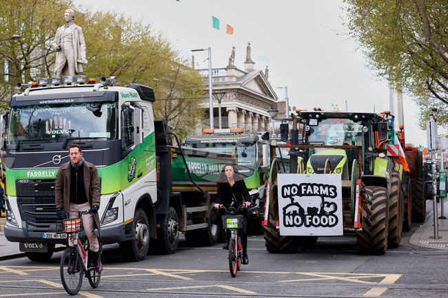 Ирландското правителство спечели вот на доверие след протести за горивата