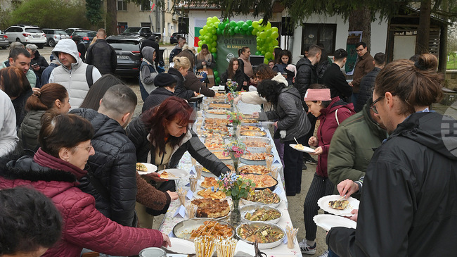 Фестивал на баницата с благотворителна кауза се състоя в село Котеновци, община Берковица