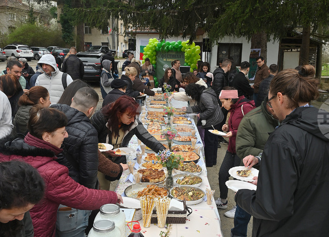 Фестивал на баницата с благотворителна кауза се състоя в село Котеновци, община Берковица