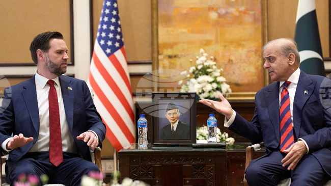 Две кръга преговори са се състояли между Иран и САЩ, трети кръг се очаква тази вечер или утре, съобщи иранската телевизия