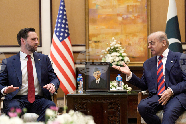 Две кръга преговори са се състояли между Иран и САЩ, трети кръг се очаква тази вечер или утре, съобщи иранската телевизия