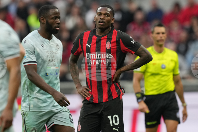 Рафаел Леао от Милан е в трансферните планове на Байерн и Барселона 