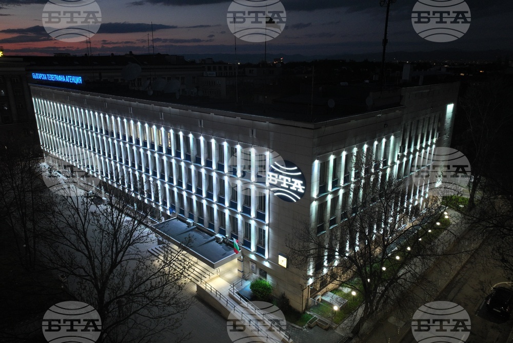 Българска телеграфна агенция - фасада - бяло осветление - Възкресение Христово