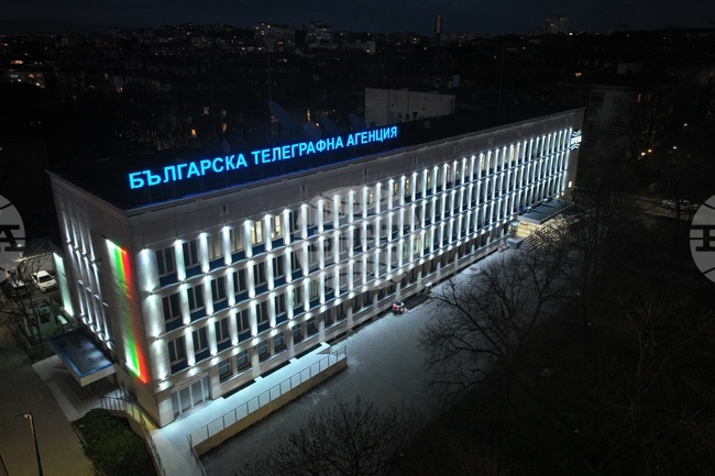 Българска телеграфна агенция - фасада - бяло осветление - Възкресение Христово
