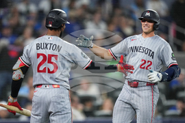 Twins Ble Jays Baseball