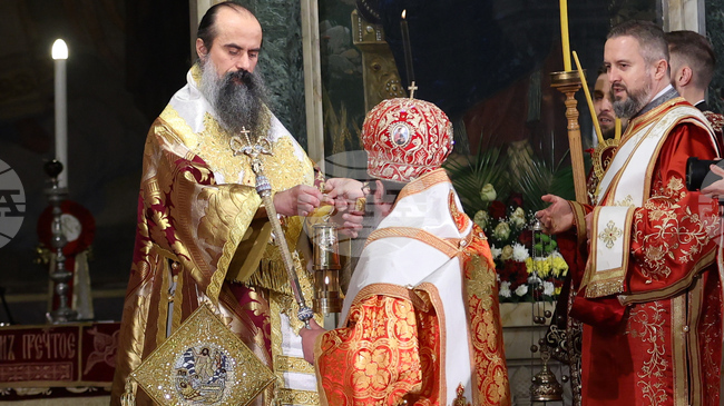 Христос воскресе, възвести българският патриарх Даниил пред катедралата „Св. Александър Невски“