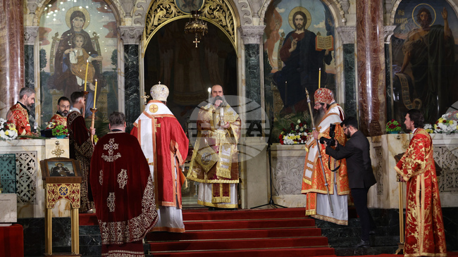 Пред катедралата „Св. Александър Невски“ патриарх Даниил възвести Христовото Възкресение и благослови българския народ