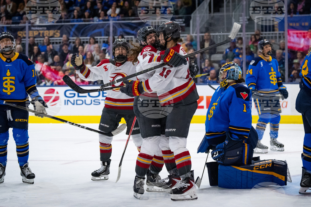 PWHL Charge Sceptres Hockey