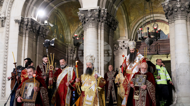 Пред катедралата „Св. Александър Невски“ патриарх Даниил възвести Христовото Възкресение и благослови българския народ