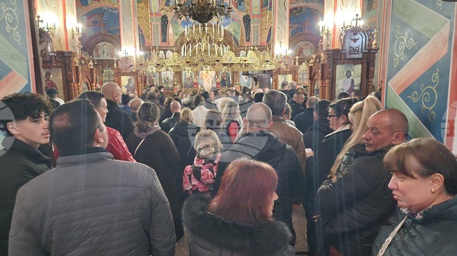 Литийно шествие, концерт на Професионалния фолклорен ансамбъл „Странджа“ и кулинарен базар се състояха в Шумен на Възкресение Христово